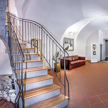 Apart Otel Chornitzeruv Dum 3*
